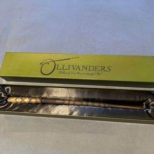 Universal Studios Ollivander Holly 8 Wand